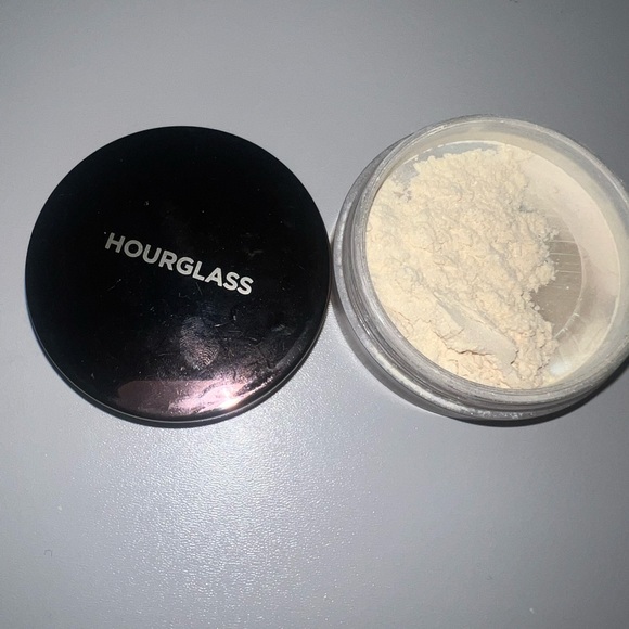 Hourglass Veil Translucent setting Powder - Picture 2 of 4